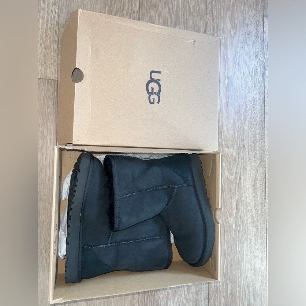 brand new ugg boots size 6 black